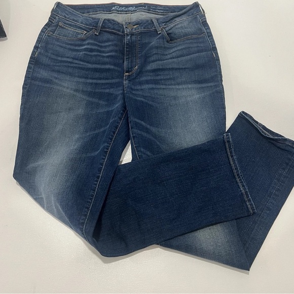 Eddie Bauer Curvy Straight Jeans Womens Size 14S Mid Rise Stretch - Picture 1 of 9